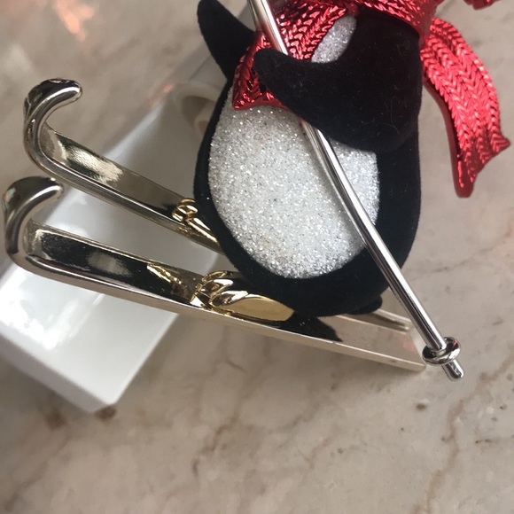 Bath and Bodywork’s Wallflowers fragrance plug in penguin skiing light holiday - Picture 3 of 10